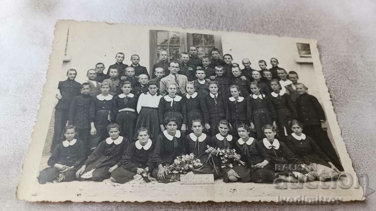 Foto Valchidrum Elevii clasei a II-a cu profesorul lor