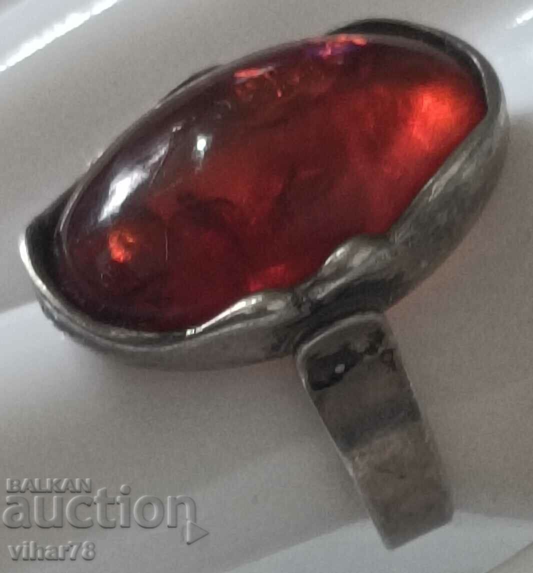 Inel de damă din argint cu chihlimbar