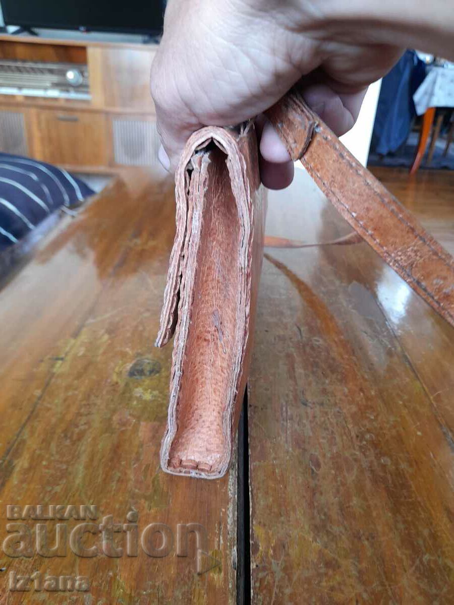 Licitație Geantă din piele bătrână