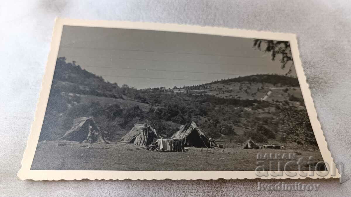 Φωτογραφία Τσιγγάνικο κατούν παραγωγών κάρβουνου