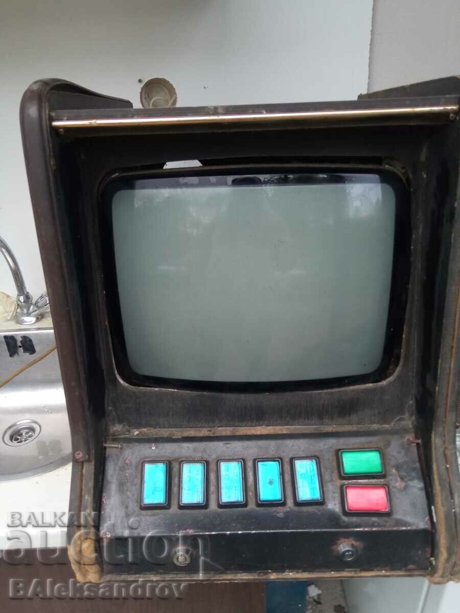 Ένα παλιό κουλοχέρη με τιμή 95.00 BGN | € 48.57 Ένα παλιό κουλοχέρη με τιμή 95.00 BGN | € 48.57