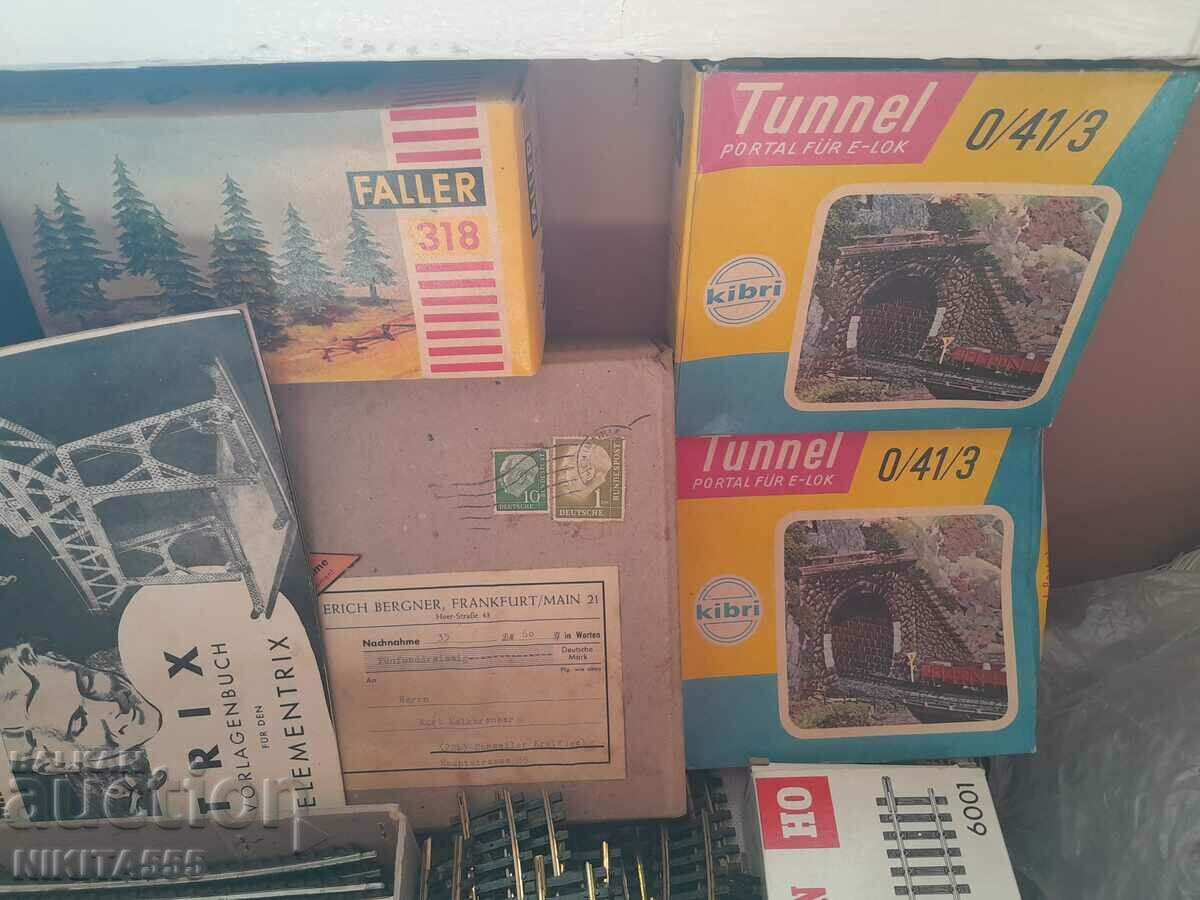 Parts, tools, etc., for collectible trains - 6 Parts, tools, etc., for collectible trains - 6