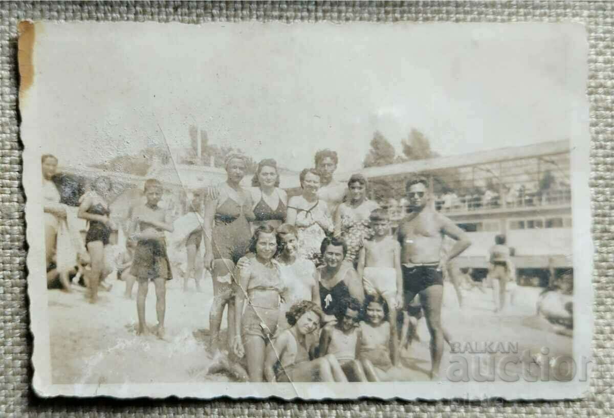 България Стара семейна снимка фотография - на плажа край ...