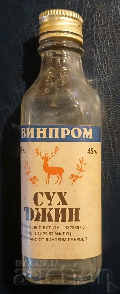 Old bottle/cartridge alcohol Dry gin