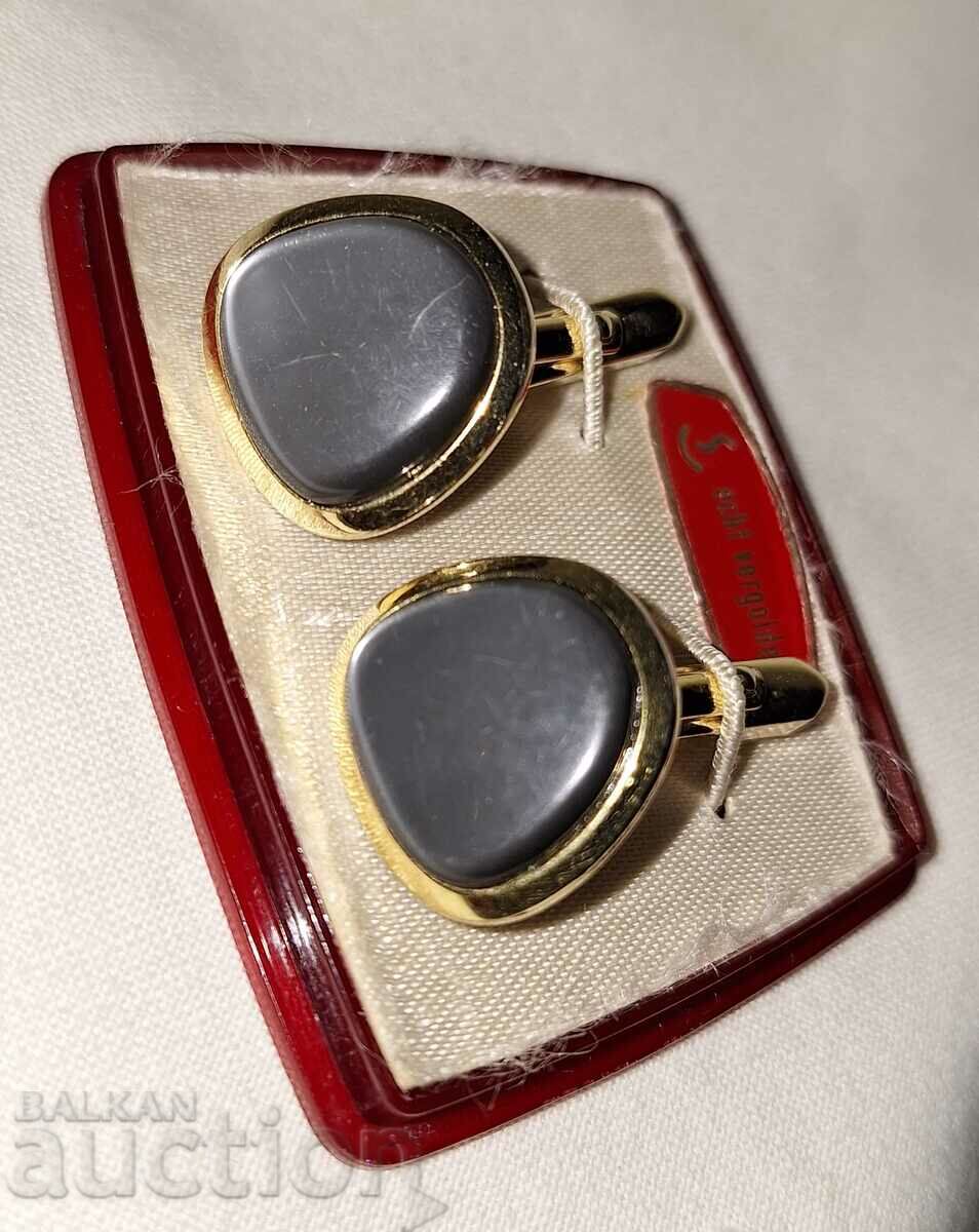 Butoni de marca vintage cu aurire, in cutie