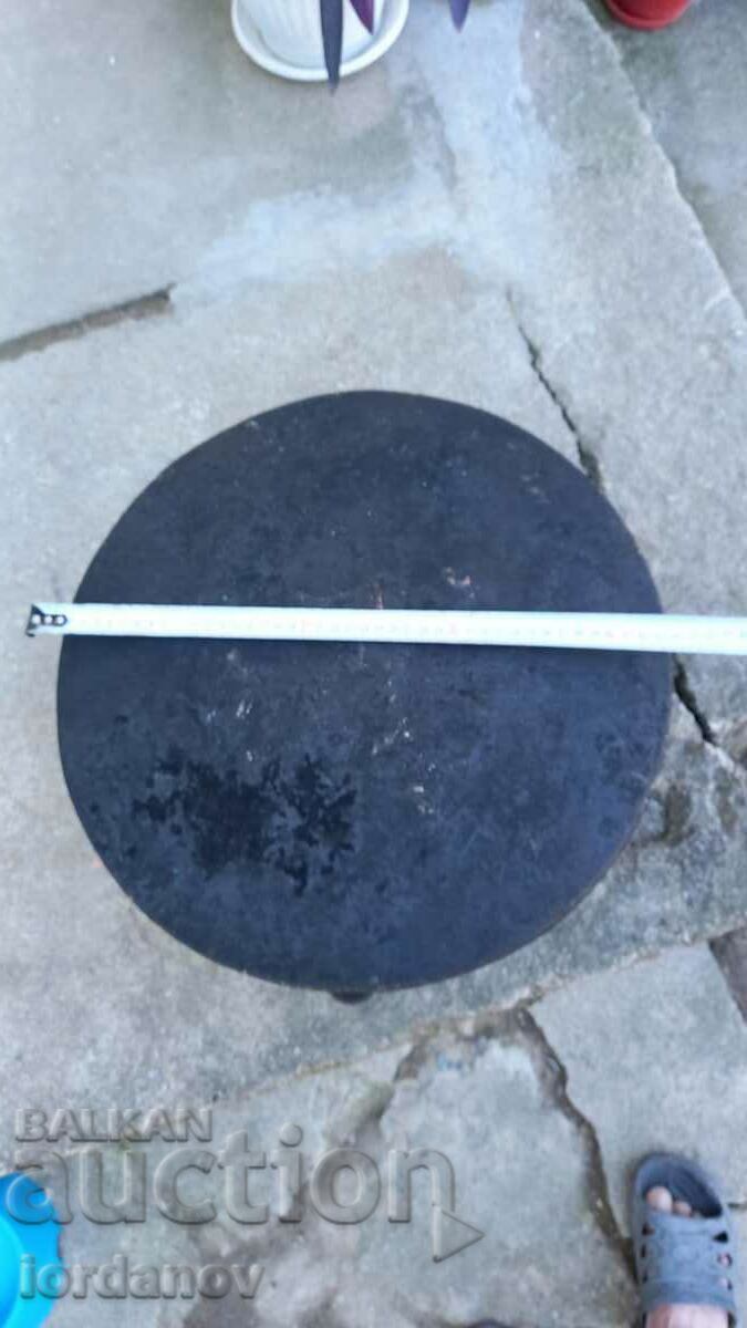 Δημοπρασία Ένας παλιός, μεγάλος, χάλκινος λέβητας.