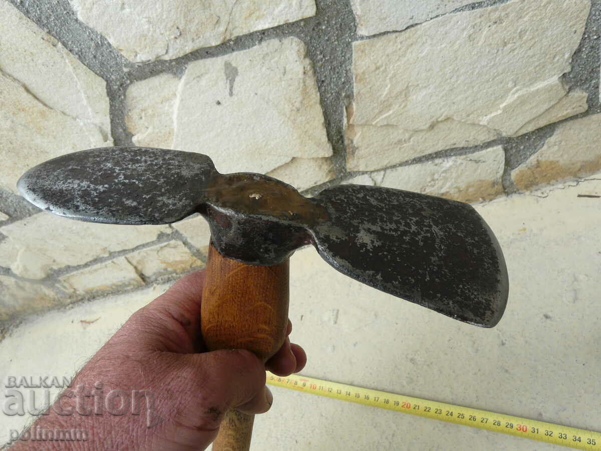 Auction An old forged trench tool Auction An old forged trench tool