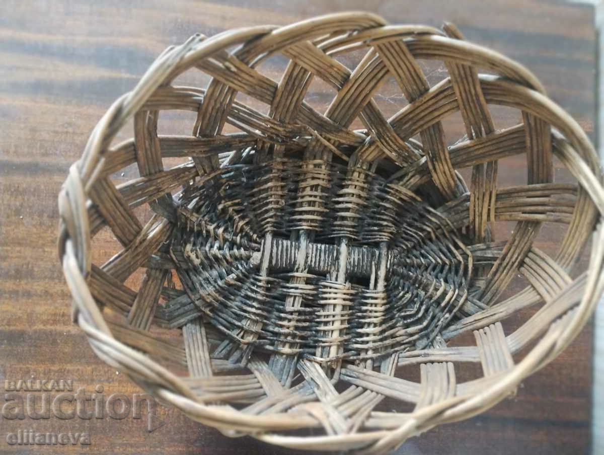 Delivery of Retro woven basket 32;25cm Delivery of Retro woven basket 32;25cm