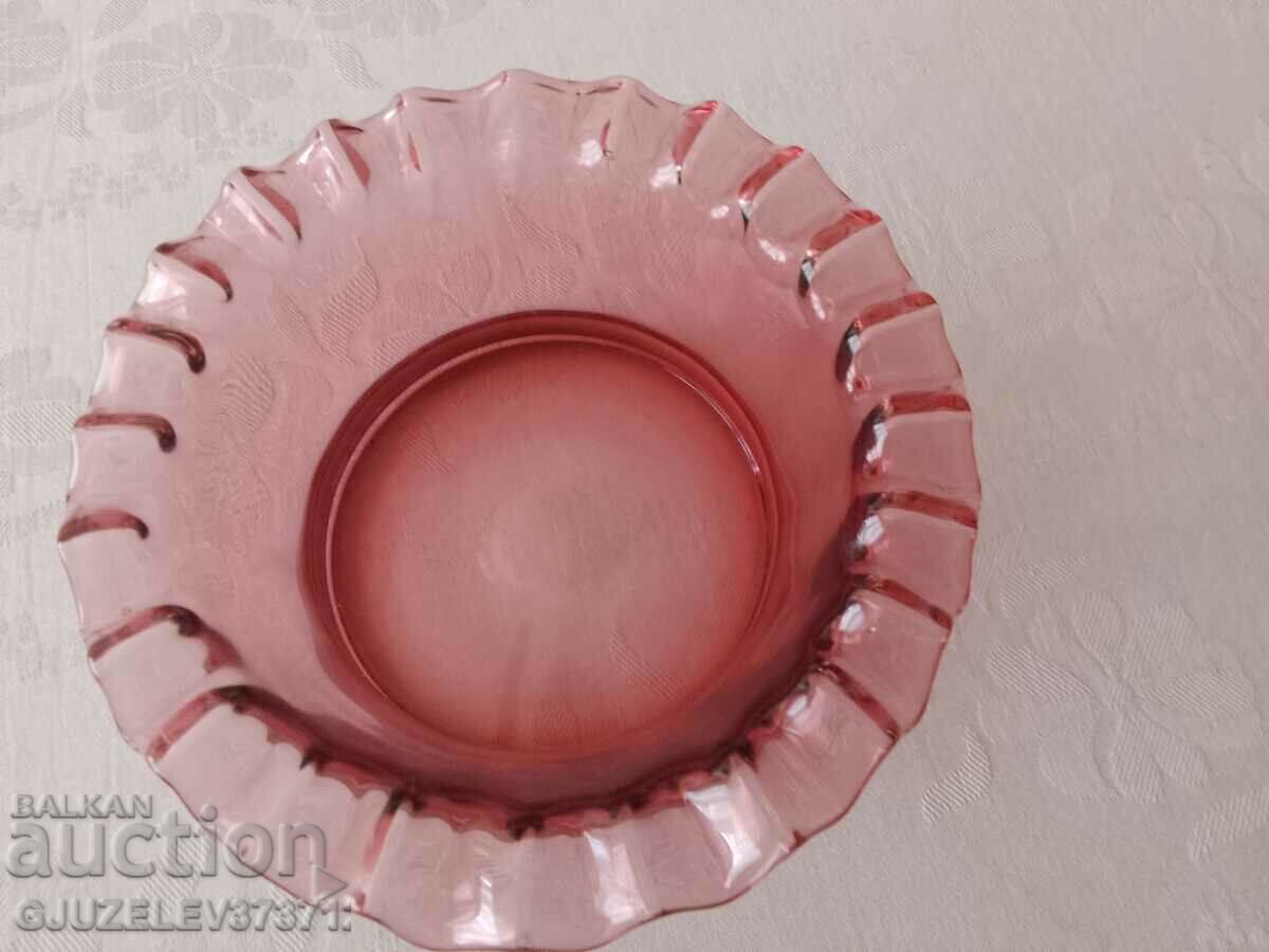 Γυάλινη μπομπονιέρα Art Deco με ανάγλυφη άκρη σε κόκκινο πεύκο με τιμή 119.00 BGN | € 60.84 Γυάλινη μπομπονιέρα Art Deco με ανάγλυφη άκρη σε κόκκινο πεύκο με τιμή 119.00 BGN | € 60.84