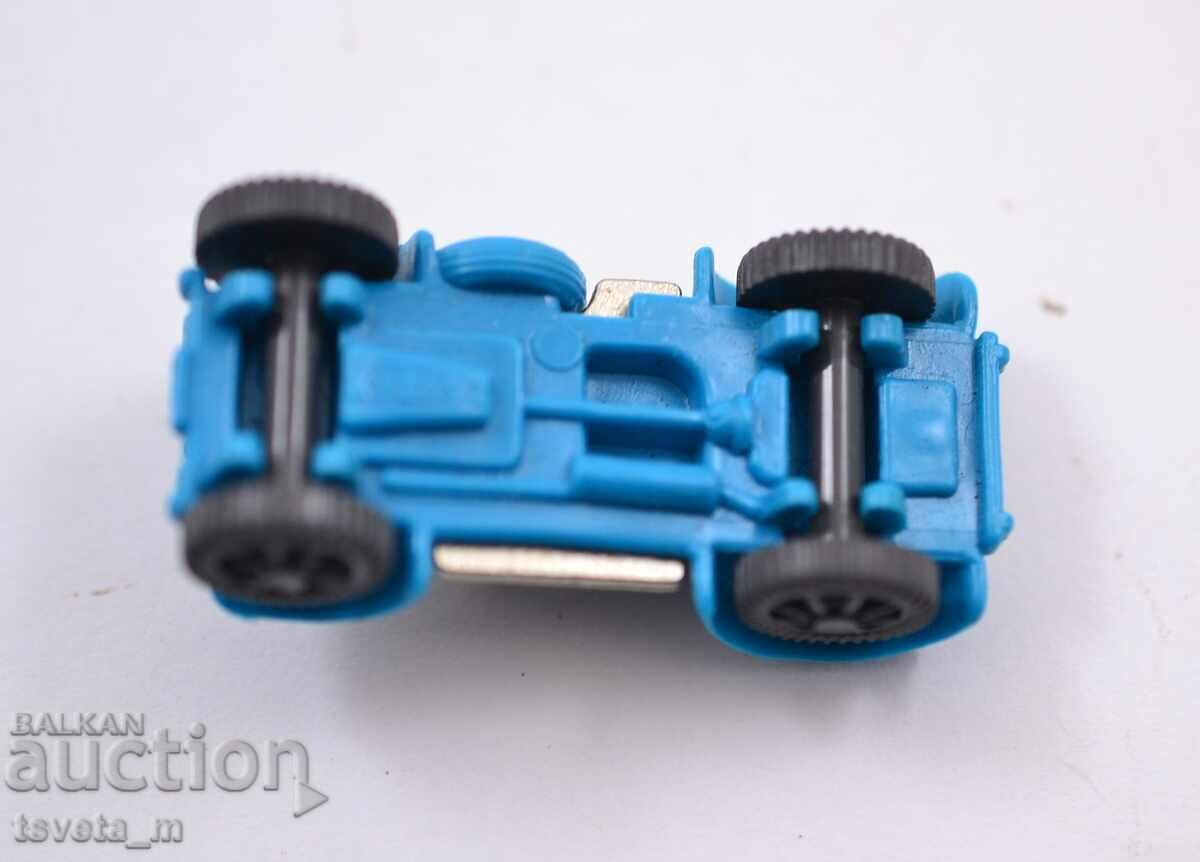 Аукцион Kinder играчка количка метал и пластмаса K98 n 92 Аукцион Kinder играчка количка метал и пластмаса K98 n 92