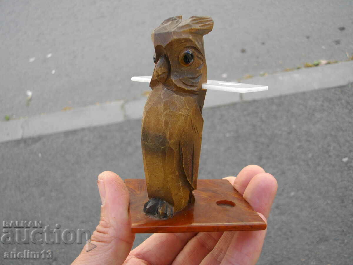 Delivery of OLD OWL PENCIL WOOD CARVING