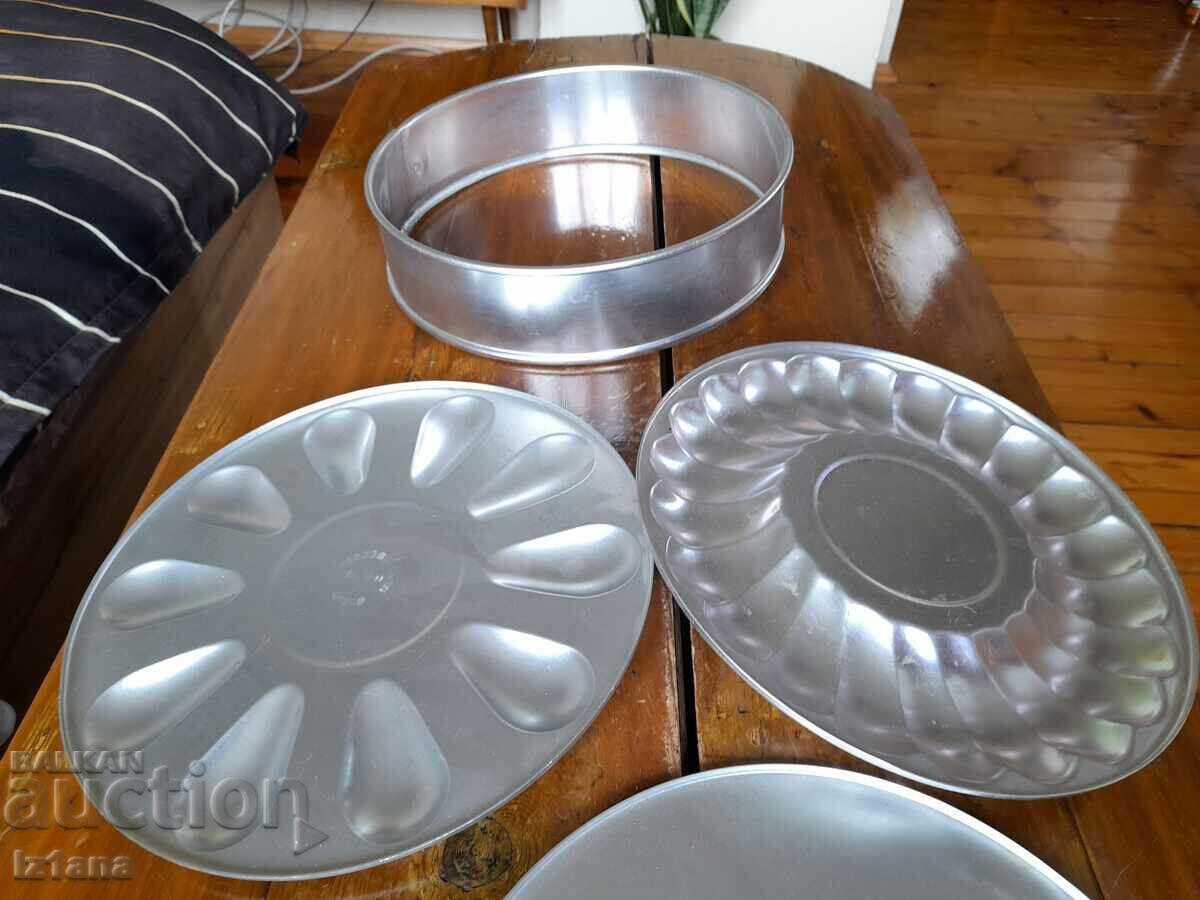 Old aluminum cake pan with price 48.00 BGN | € 24.54 Old aluminum cake pan with price 48.00 BGN | € 24.54