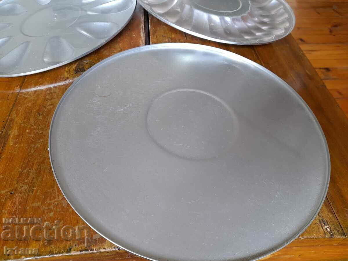 Auction Old aluminum cake pan Auction Old aluminum cake pan