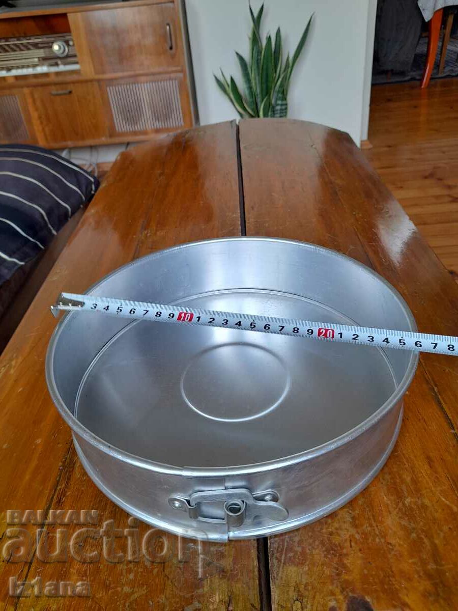 Old aluminum cake pan - 7 Old aluminum cake pan - 7