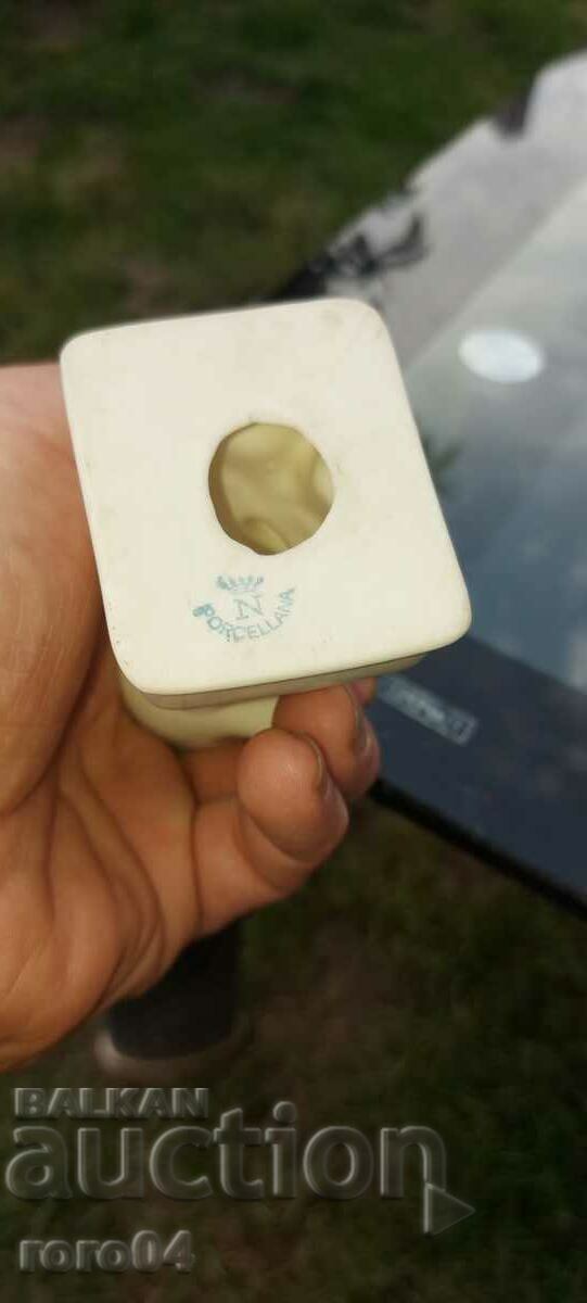 PORCELAIN CHICKEN - CAPODIMONTE with price 36.00 BGN | € 18.41 PORCELAIN CHICKEN - CAPODIMONTE with price 36.00 BGN | € 18.41