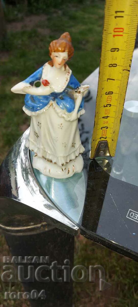 PORCELAIN STATUETTE with price 9.00 BGN | € 4.60 PORCELAIN STATUETTE with price 9.00 BGN | € 4.60