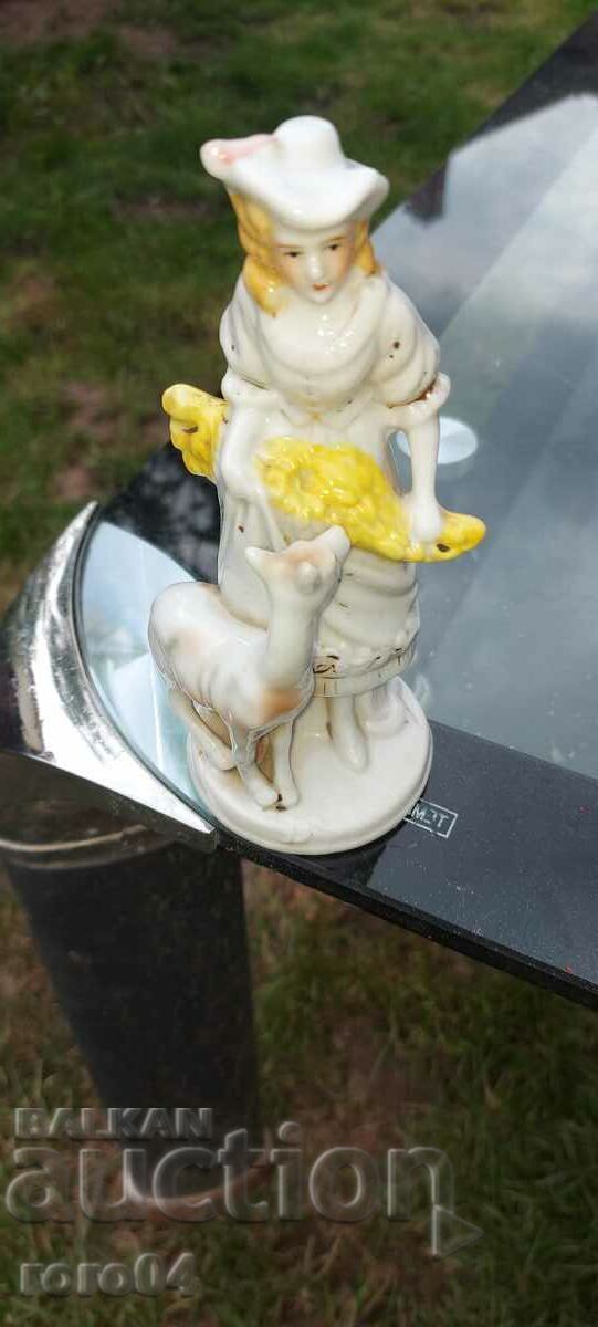 STATUETA DE PORCELAN