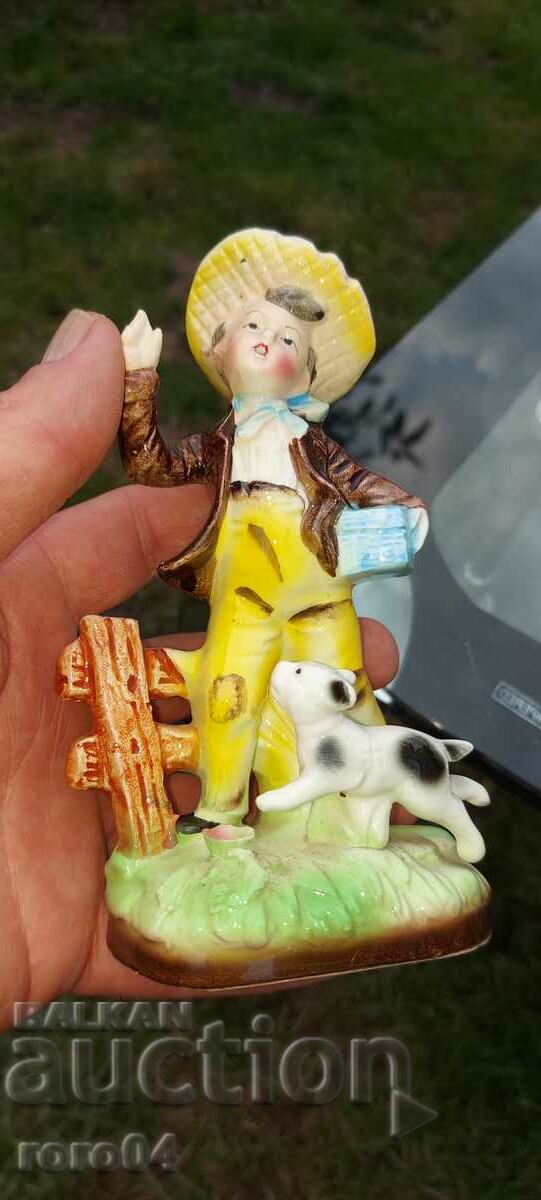 PORCELAIN STATUETTE - 6 PORCELAIN STATUETTE - 6