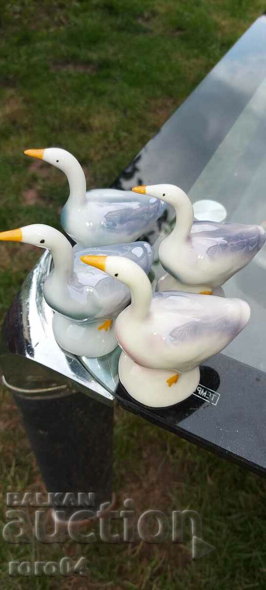 ПОРЦЕЛАНОВИ СТАТУЕТКИ - 4 БРОЯ с цена 50.00 лв. | € 25.56 ПОРЦЕЛАНОВИ СТАТУЕТКИ - 4 БРОЯ с цена 50.00 лв. | € 25.56