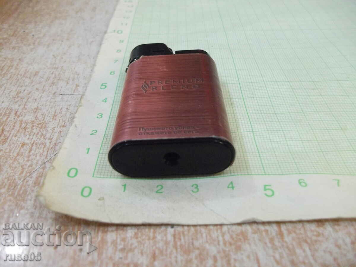 Delivery of "PREMIUM BLEND" gas lighter with a soft flame, working Delivery of "PREMIUM BLEND" gas lighter with a soft flame, working