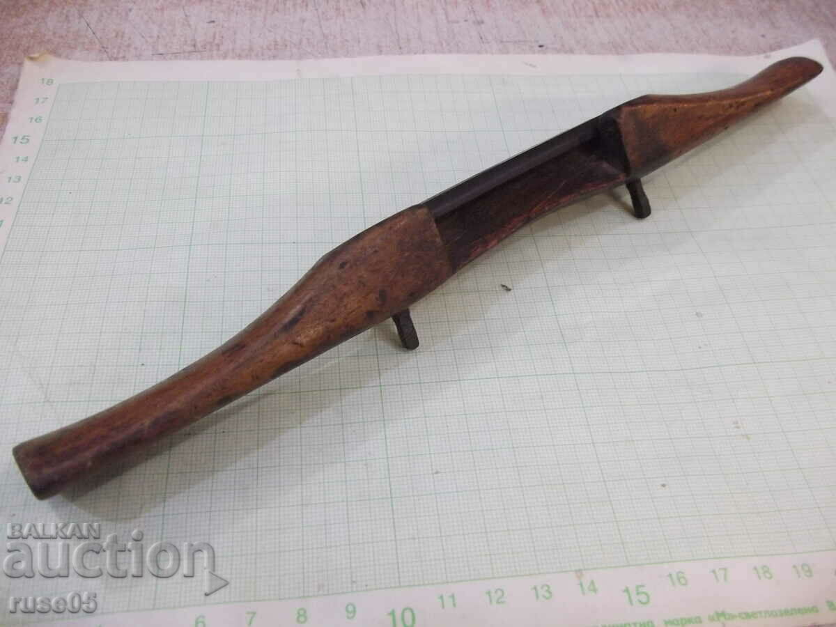 Wood handle old with price 30.00 BGN | € 15.34 Wood handle old with price 30.00 BGN | € 15.34