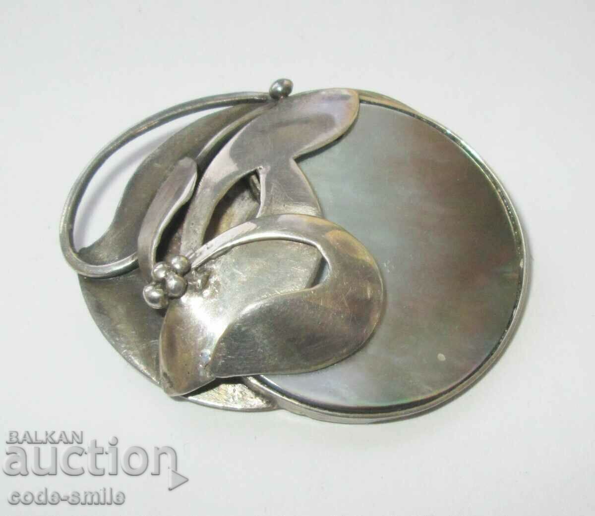 Old ladies' silver brooch and locket jewel silver mother-of-pearl with price 80.00 BGN | € 40.90 Old ladies' silver brooch and locket jewel silver mother-of-pearl with price 80.00 BGN | € 40.90