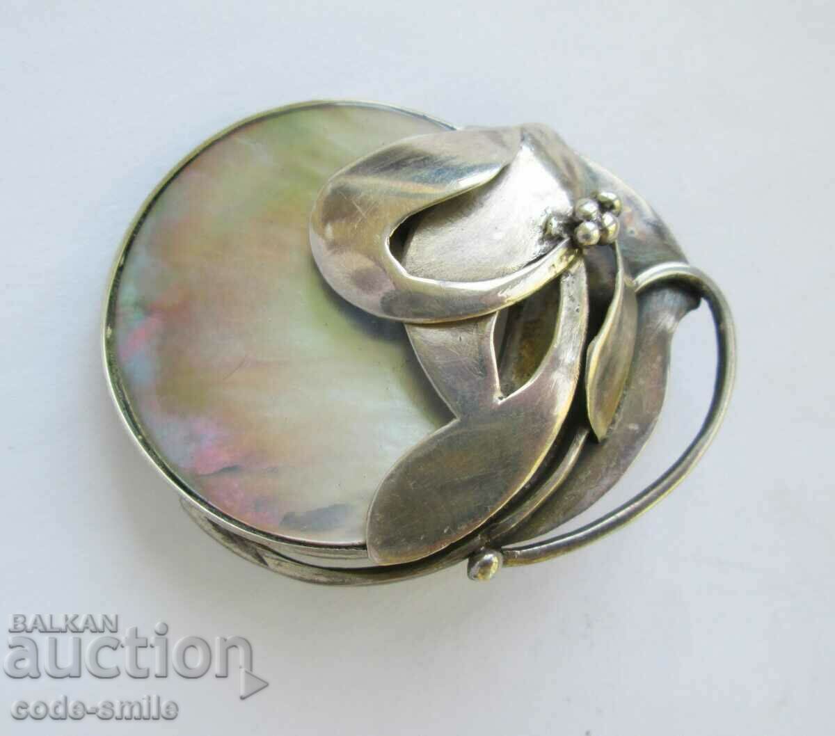Auction Old ladies' silver brooch and locket jewel silver mother-of-pearl Auction Old ladies' silver brooch and locket jewel silver mother-of-pearl