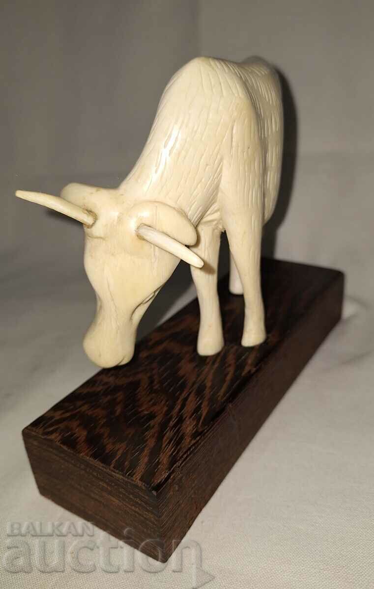 Auction Vintage white bone plastic figure Auction Vintage white bone plastic figure