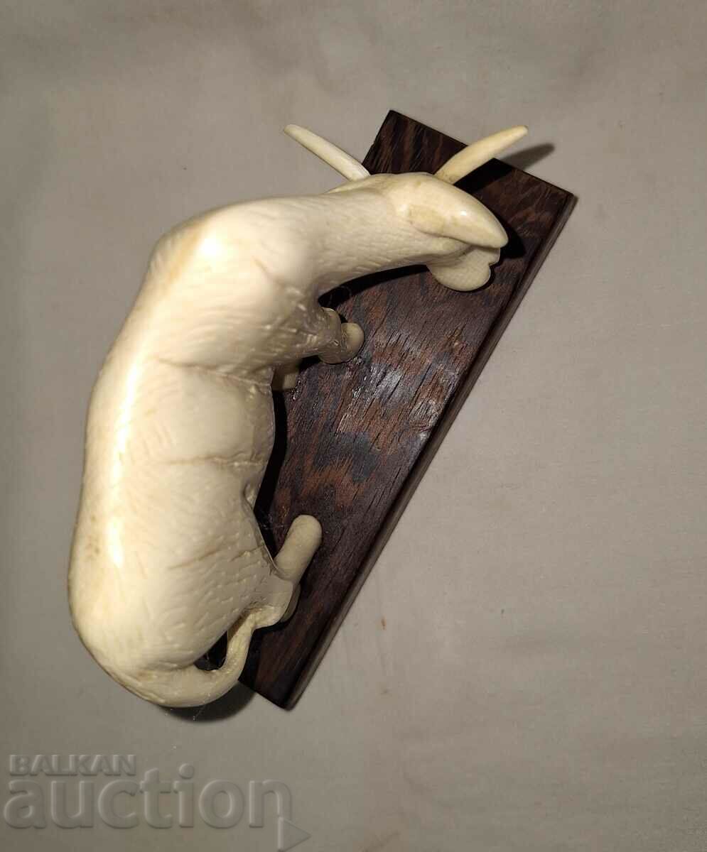 Vintage white bone plastic figure - 7 Vintage white bone plastic figure - 7