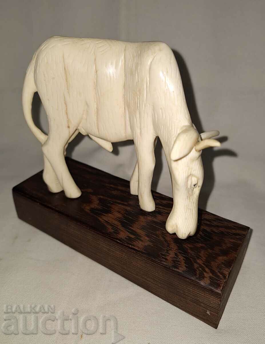 Vintage white bone plastic figure Vintage white bone plastic figure