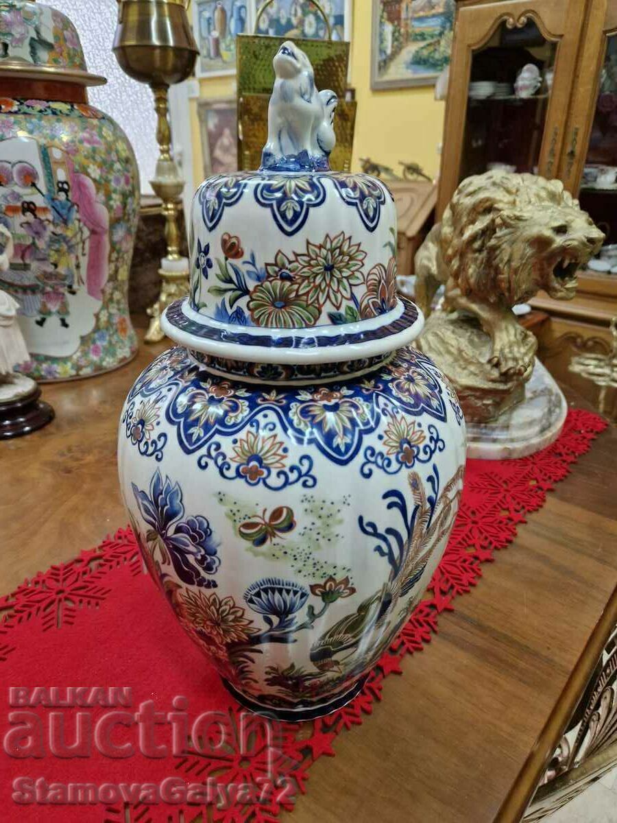 Delivery of Beautiful antique Dutch porcelain bowl with lid