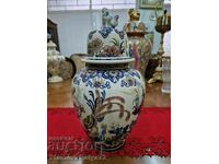 Frumos castron antic din porțelan olandez cu capac