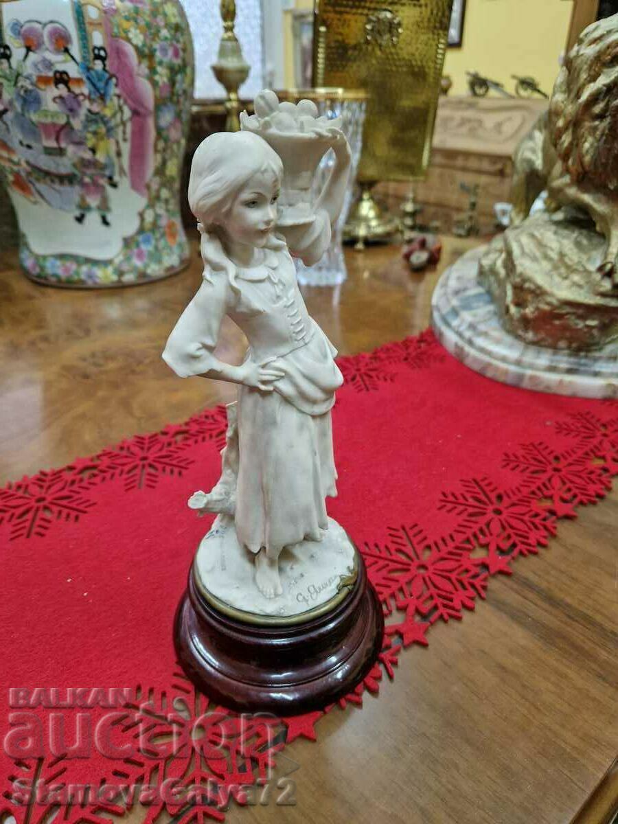 Δημοπρασία Μια υπέροχη αντίκα ιταλική φιγούρα Capodimonte