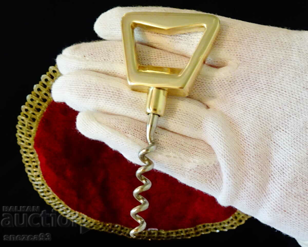 Bronze corkscrew opener. with price 19.00 BGN | € 9.71 Bronze corkscrew opener. with price 19.00 BGN | € 9.71