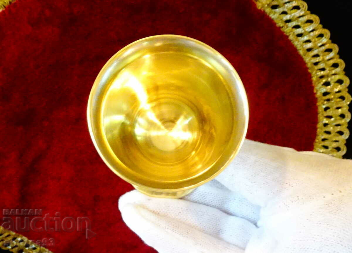 Auction Bronze cup on Arga Lux stool. Auction Bronze cup on Arga Lux stool.