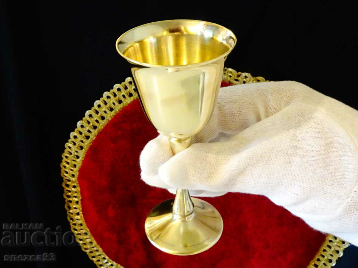 Bronze cup on Arga Lux stool. - 6 Bronze cup on Arga Lux stool. - 6