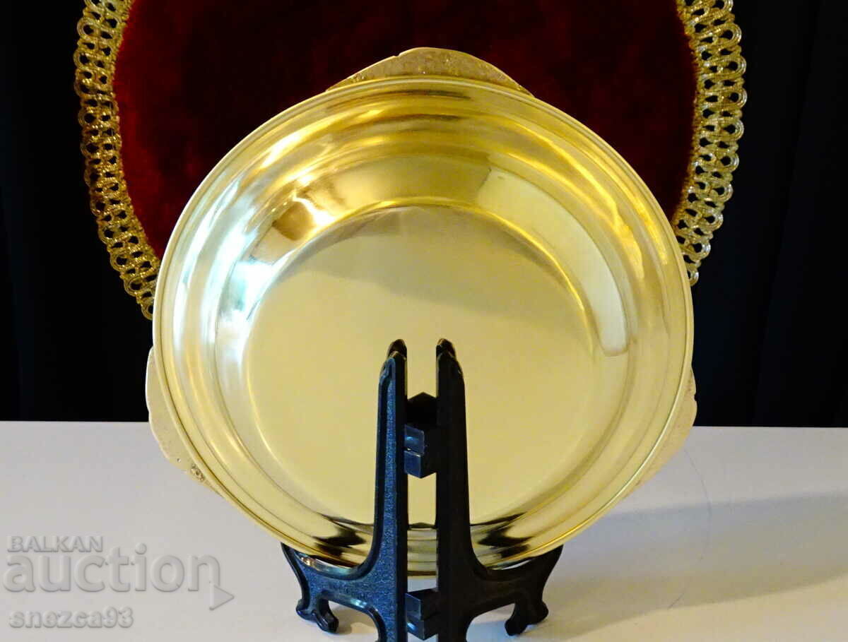 Licitație Scrumiera din bronz, relief. Licitație Scrumiera din bronz, relief.