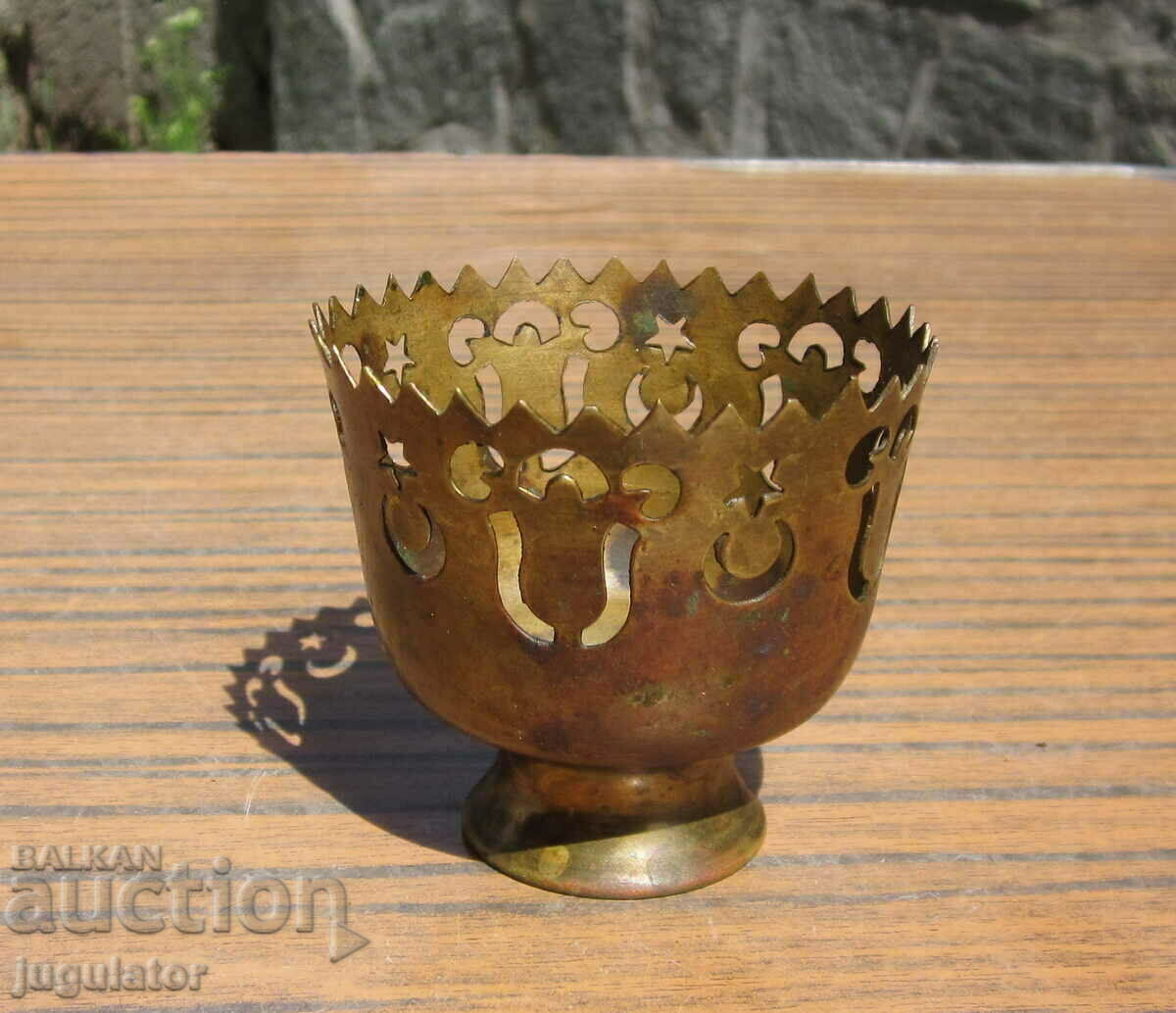 Турска Османска Империя старинна бронзова чашка с орнаменти