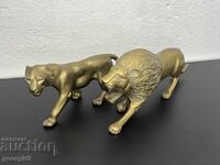 Large bronze figures of lion and lioness / pride. #5359
