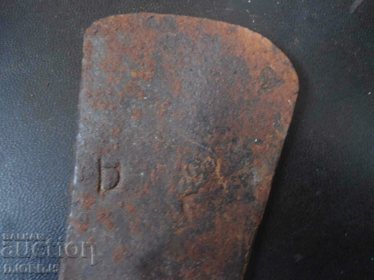 Παλιά σφυρήλατη λεπίδα, με σήμανση με τιμή 3.00 BGN | € 1.53 Παλιά σφυρήλατη λεπίδα, με σήμανση με τιμή 3.00 BGN | € 1.53