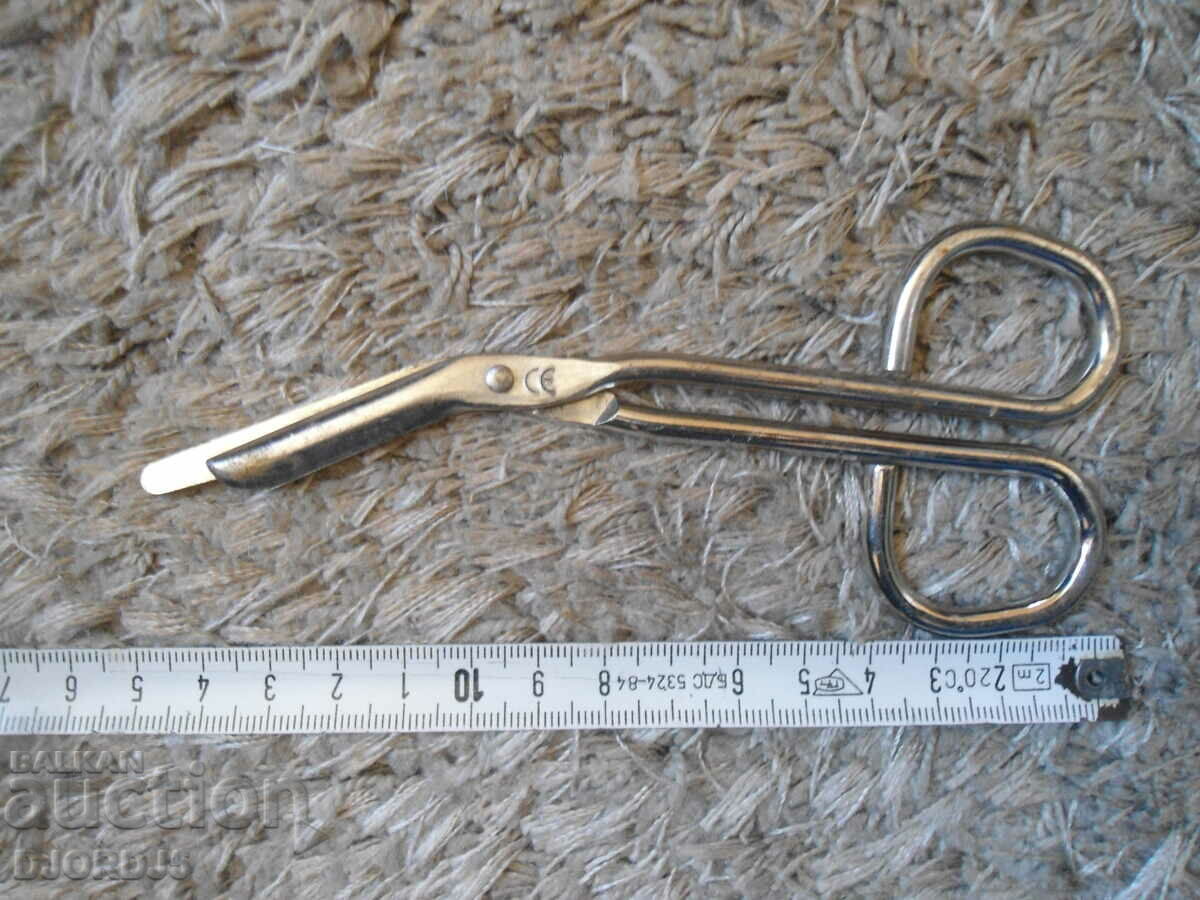 Delivery of Old specialized scissors Delivery of Old specialized scissors