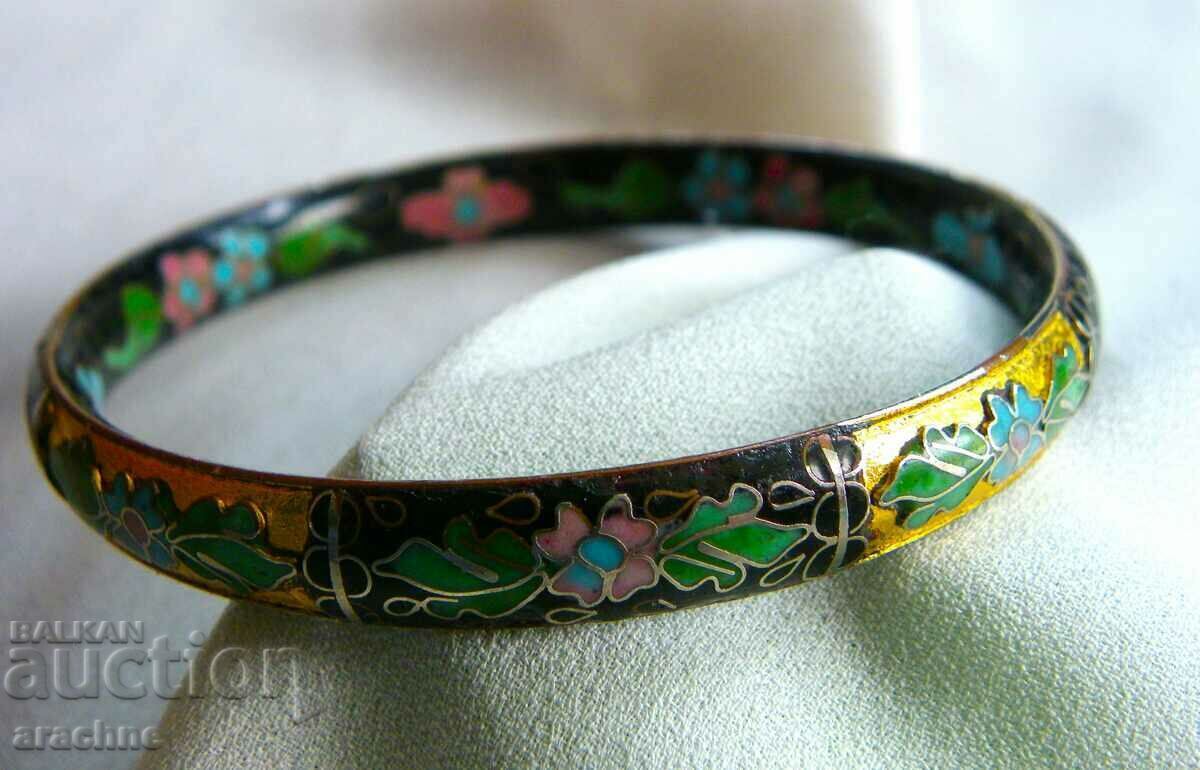 Βραχιόλι με κυψελωτό σμάλτο-cloisonné με τιμή € 49.00 | 95.84 BGN Βραχιόλι με κυψελωτό σμάλτο-cloisonné με τιμή € 49.00 | 95.84 BGN
