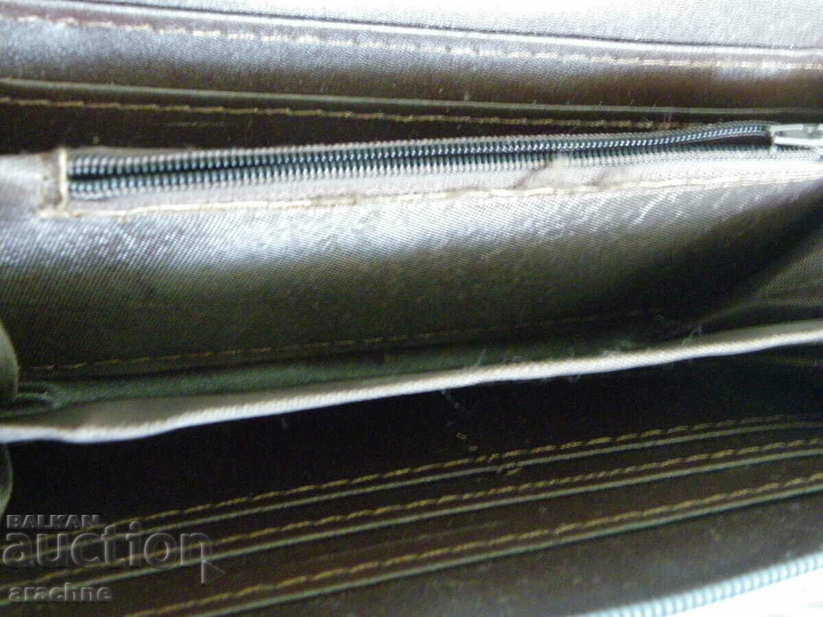 Delivery of Ostrich leather wallet Delivery of Ostrich leather wallet