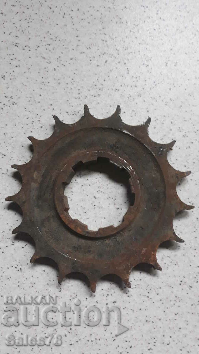 Front sprocket for 17 teeth