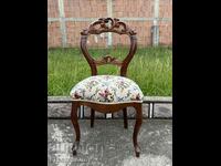 Vintage καρέκλα με ξυλόγλυπτο