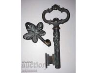 CORK SCREW WITH HANGER. BRONZE