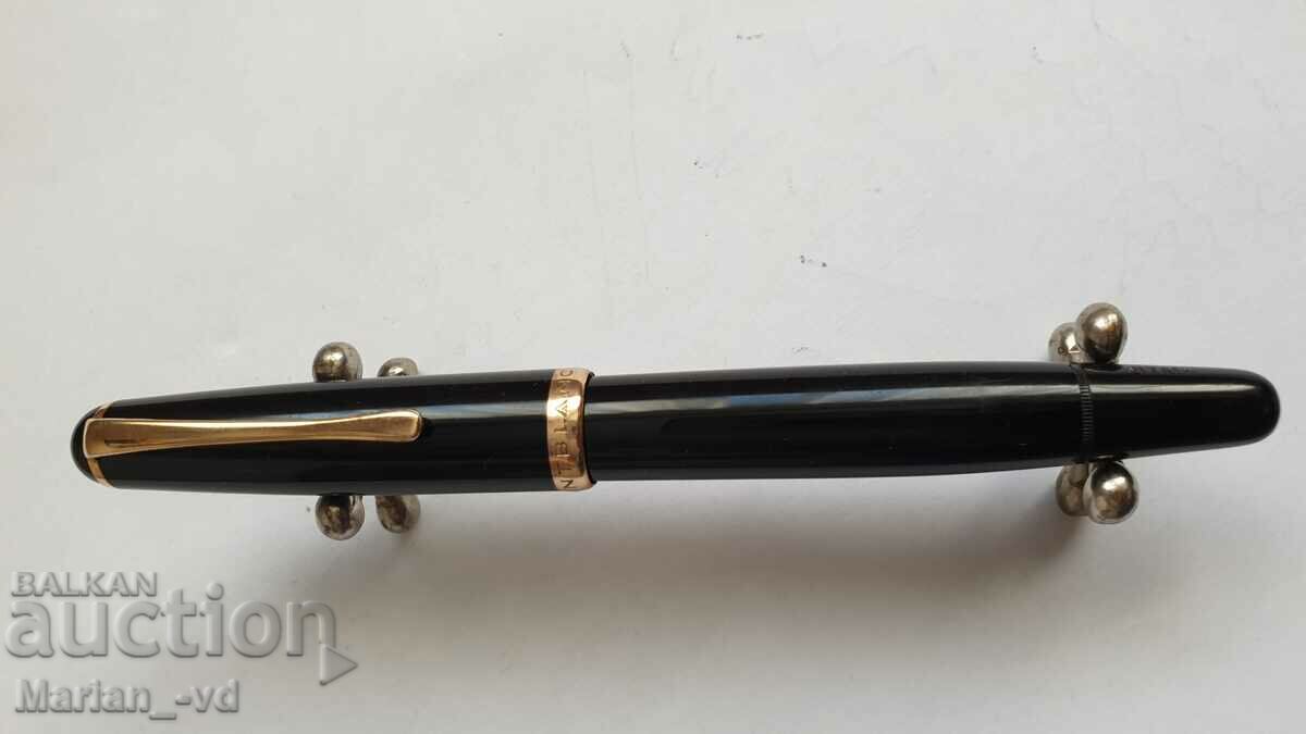 Montblanc 32 fountain pen with gold nib