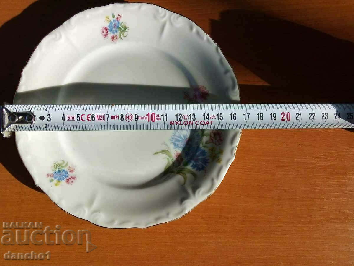 O farfurie cu preț 8.00 BGN | € 4.09 O farfurie cu preț 8.00 BGN | € 4.09