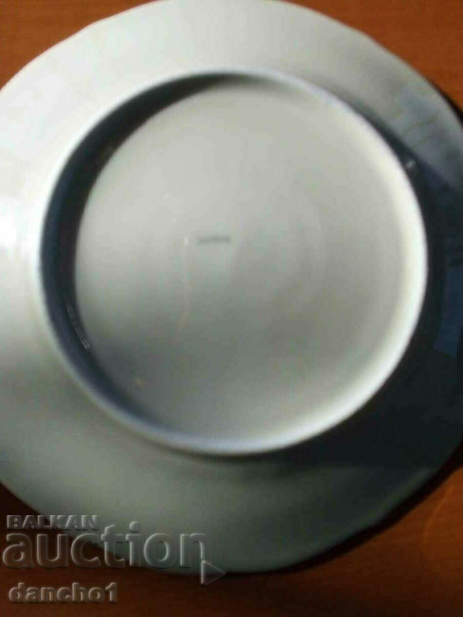 O farfurie - 6 O farfurie - 6