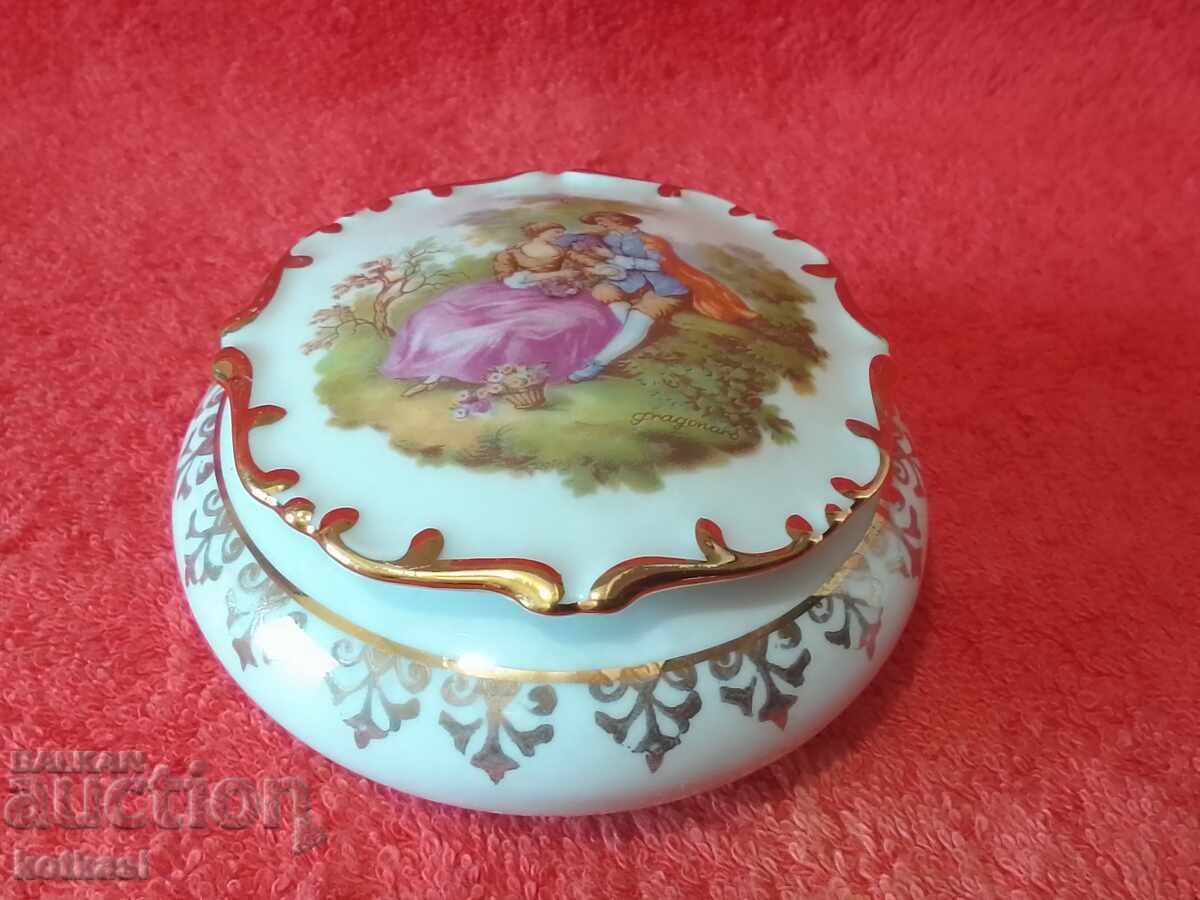 Old porcelain jewelry box gilt drawing author marks with price 85.00 BGN | € 43.46